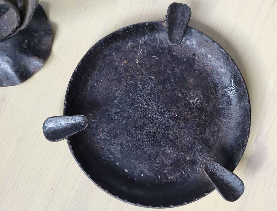 Продавам свещник, пепелник, от  ковано желязо свещ