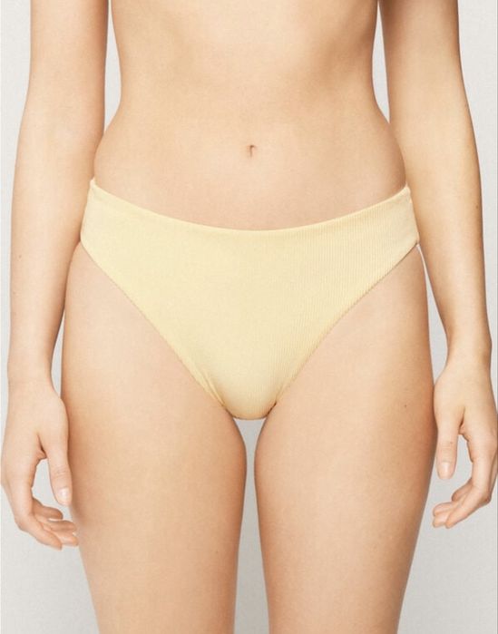 Нов бански Tezenis рипсана материя – пастелно жълт, горнище 80B/75C/70D/65E, долнище S
