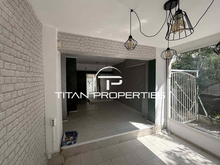 Дава се под наем Магазин в Бургас, Център - 27 кв.м за 244.8 € - Снимка #1