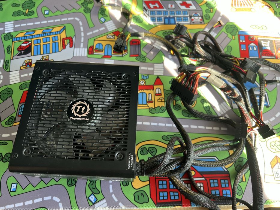 Sursa thermaltake RGB 700 W 80+