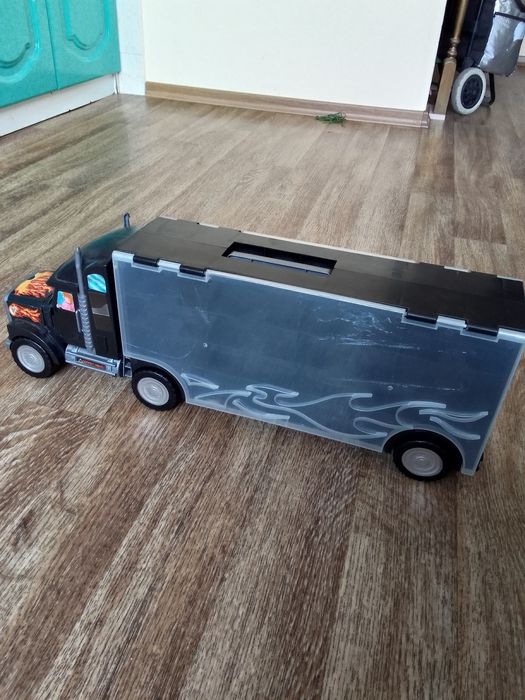 Игрушки разные  машинки и куклы