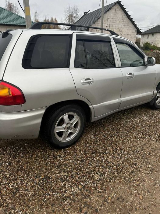 Hyundai Santa Fe.