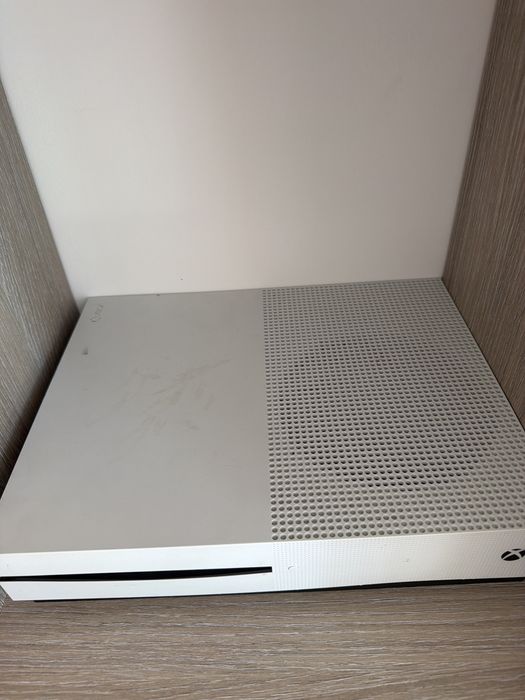 vand xbox one s cu controler 500gb hdd mentenabta facuta 400 lei