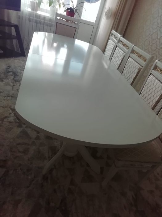 Стол и 12 стулья