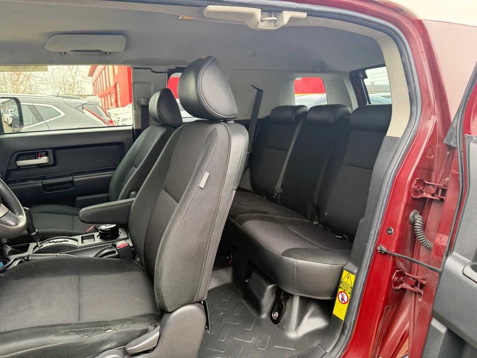 Toyota Fj cruiser 4х4* ЛЕБЕДКА* АВТОМАТ* РОЛБАР* УНИКАЛНА