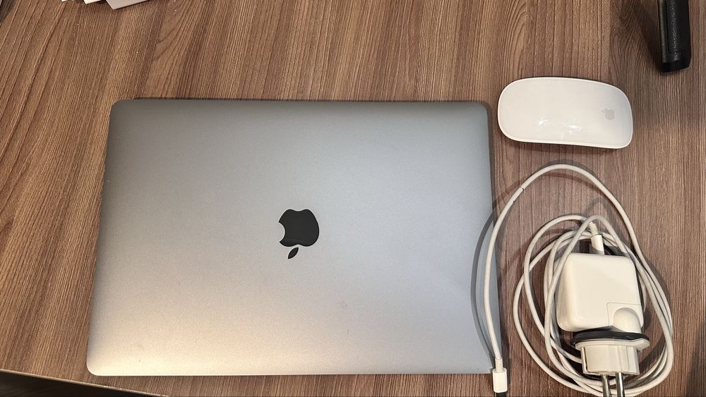 Продам Mac book Air