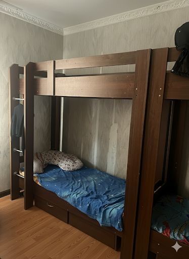 Шкаф, двухярусная кровать 4 шт, вешалка (прихожая)