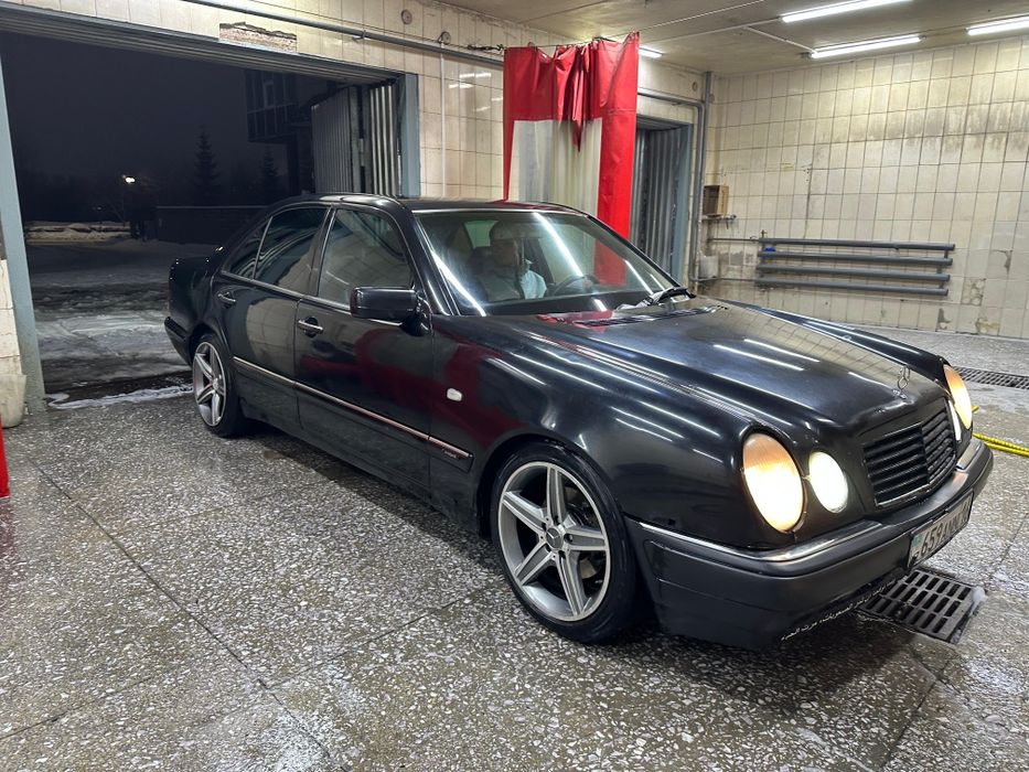 Продам мерседес 210