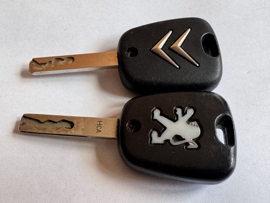 Оригинален ключ за Peugeot Citroen с платка