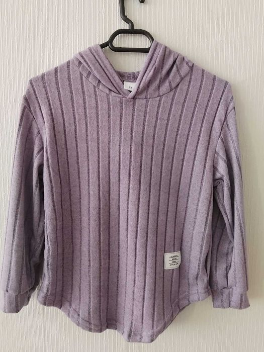 Нов супер мек комплект суитшърт и панталон за 5-6г. момиче-15лв