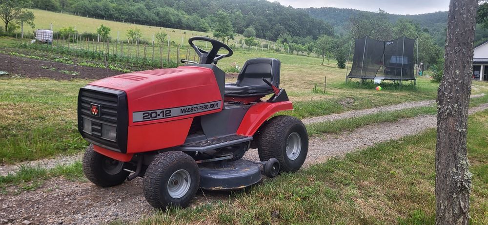 Tractoras de tuns iarba
