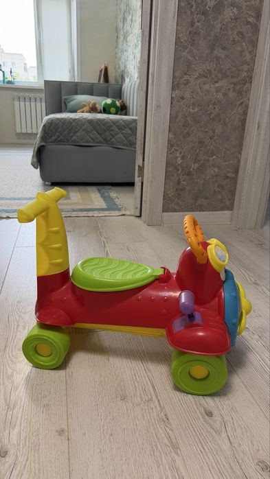 машинка-каталка Chicco Charlie Plane