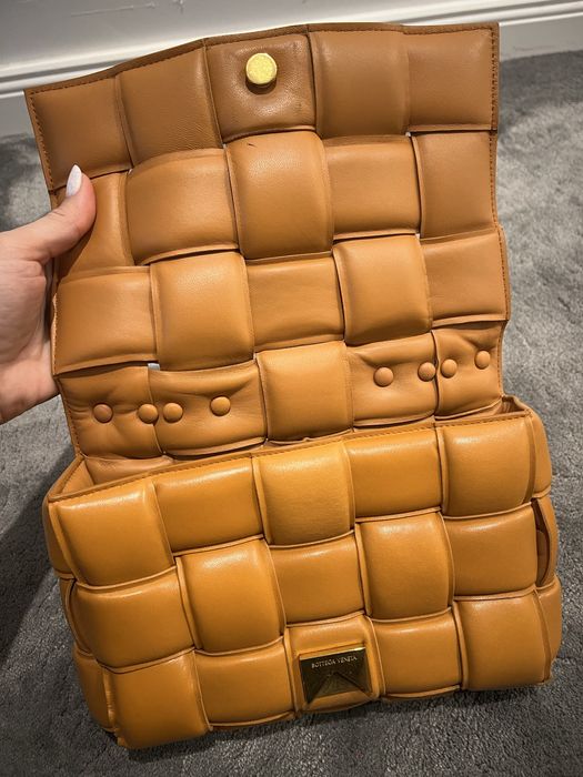 Geanta Bottega Veneta Cassette piele cu lant auriu originala