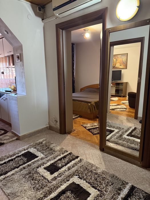 Închiriez apartament cu 2 camere decomandat