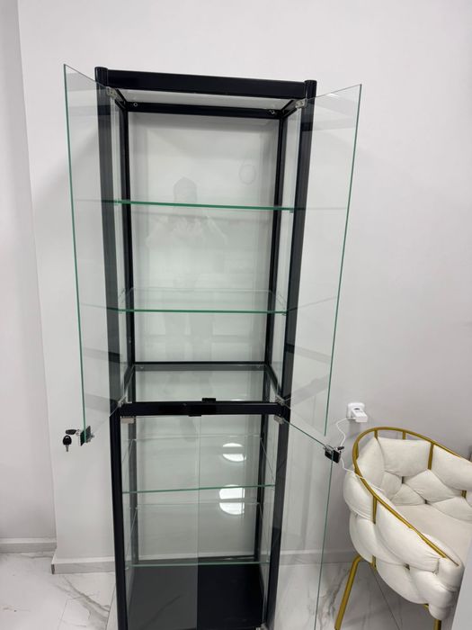 Витрины стеклянные