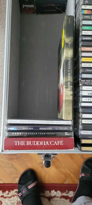 150 CD-URI muzica diversa , originale provenienta UK si Germania case de discuri cunoscute impreuna cu case de transport