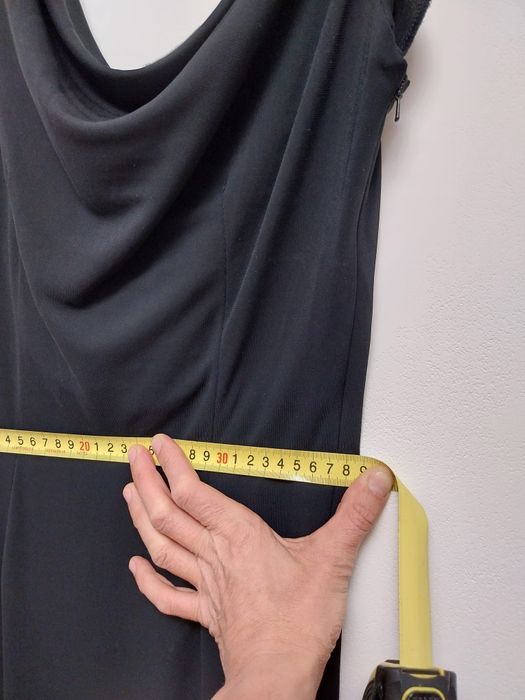 Rochie neagră ocazii