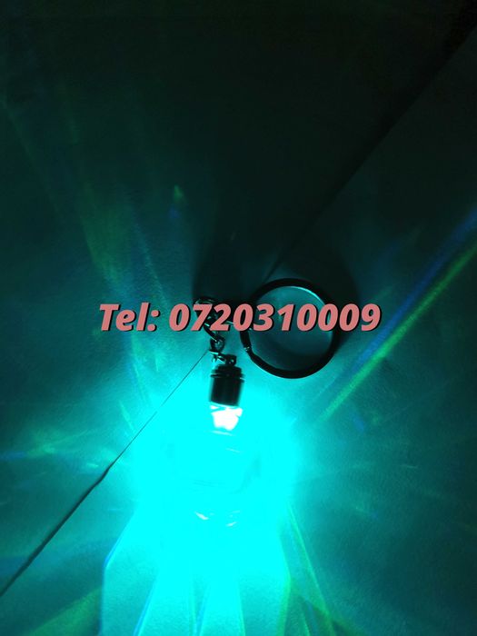 Oferta Breloc Sticla Cristal Cu Led 6 Culori Seat Logo Sau Alte Auto