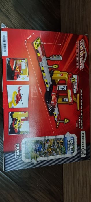 Станция аэропорт, парковка, стоянка Majorette с машинкой металлической