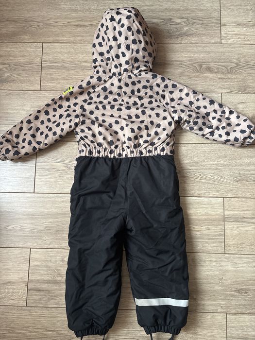 Продам зимний комбинезон 110 рост