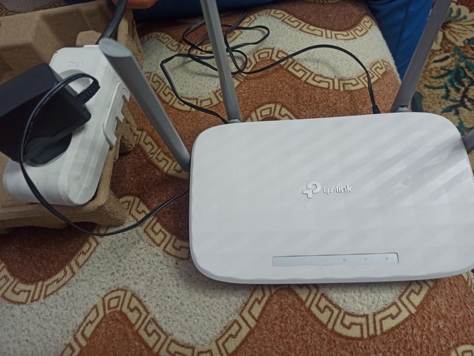 Wifi router yangi simsiz hamma joyga ishlaydi garant beramiz