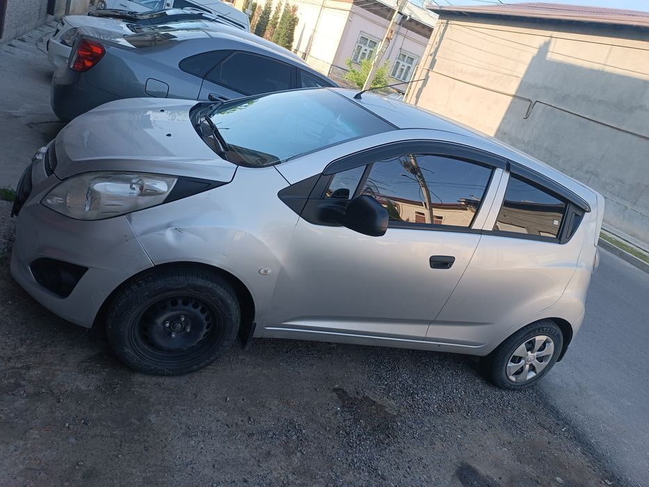 Spark 2014 mator 1.25 holati zoʻr 370 000 yurgan narxi kelishiladi va