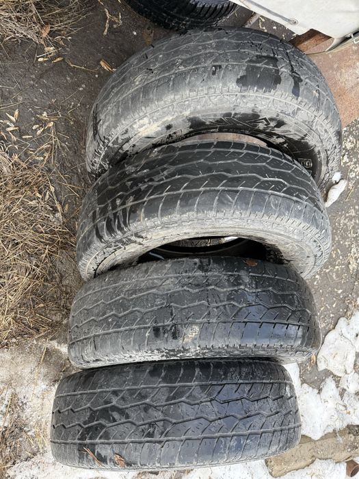 Продам шину 235/75/15