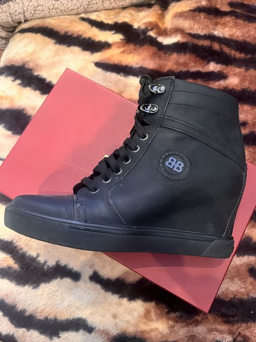 Продам женскую обувь