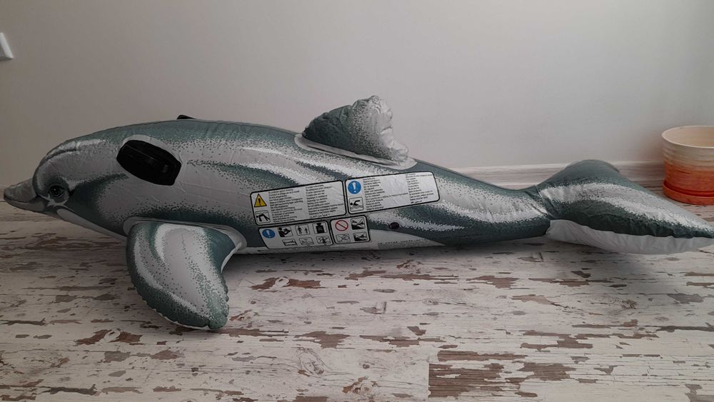 Надуваем делфин за плаж или басеин