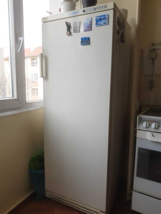 Продавам фризер WHIRLPOOL