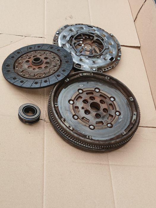 Volanta Masa Dubla 1.9 TDI 105 CP kit Ambreaj Passat B6 Golf Touran