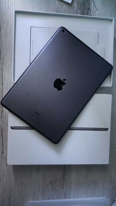 iPad 9, модель: MK2K3LL/A с коробкой