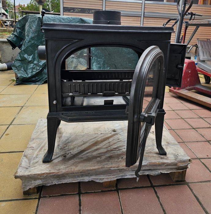 Чугунена камина - двулицева