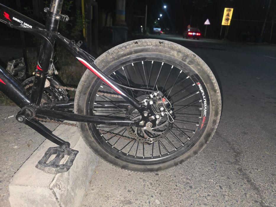 Велосипед продается спортивный за 27к