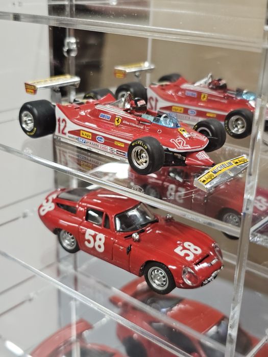 Витрина за 24 колички 1:43 Hot Wheels, Matchbox и др.