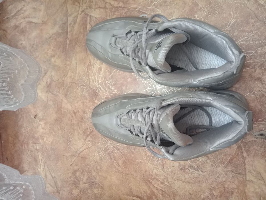 Кроссовки Адидас