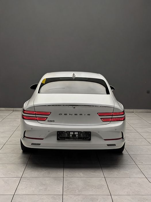 Genesis     G80
