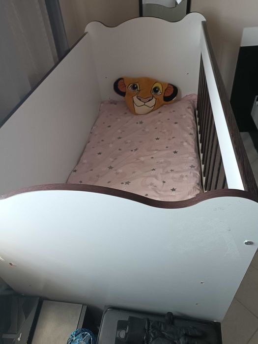 Кошара със люлеещ механизам