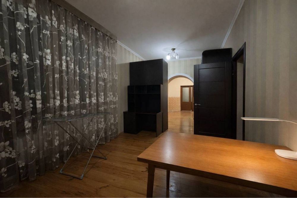 1.87 сотки Дом , Военный госпиталь , 3 комнаты