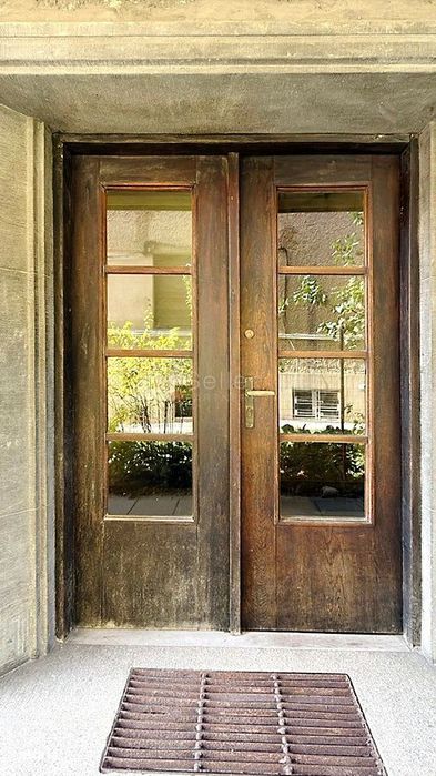 Apartament cu Acces la Curte Garaj Inclus