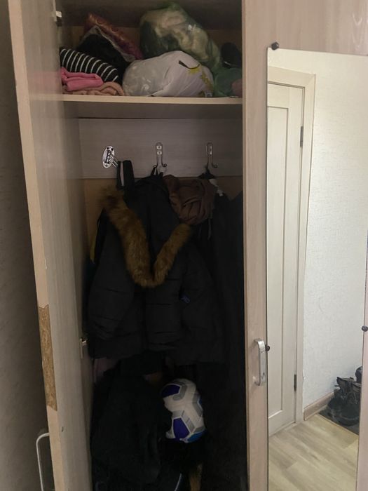 Продам прихожую с зерколом продам