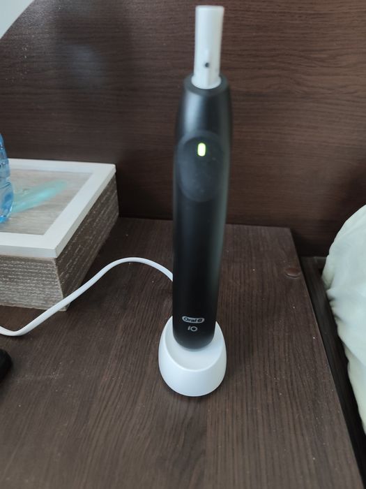 Електрическа четка за зъби Oral-B iO Series 2