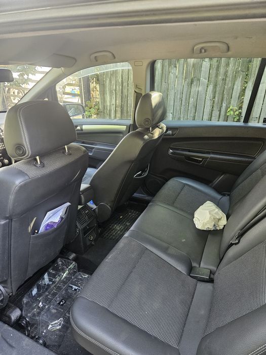 Vand/Dezmembrez Opel Zafira B