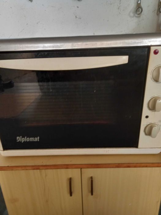 Продавам ел. печка Дипломат
