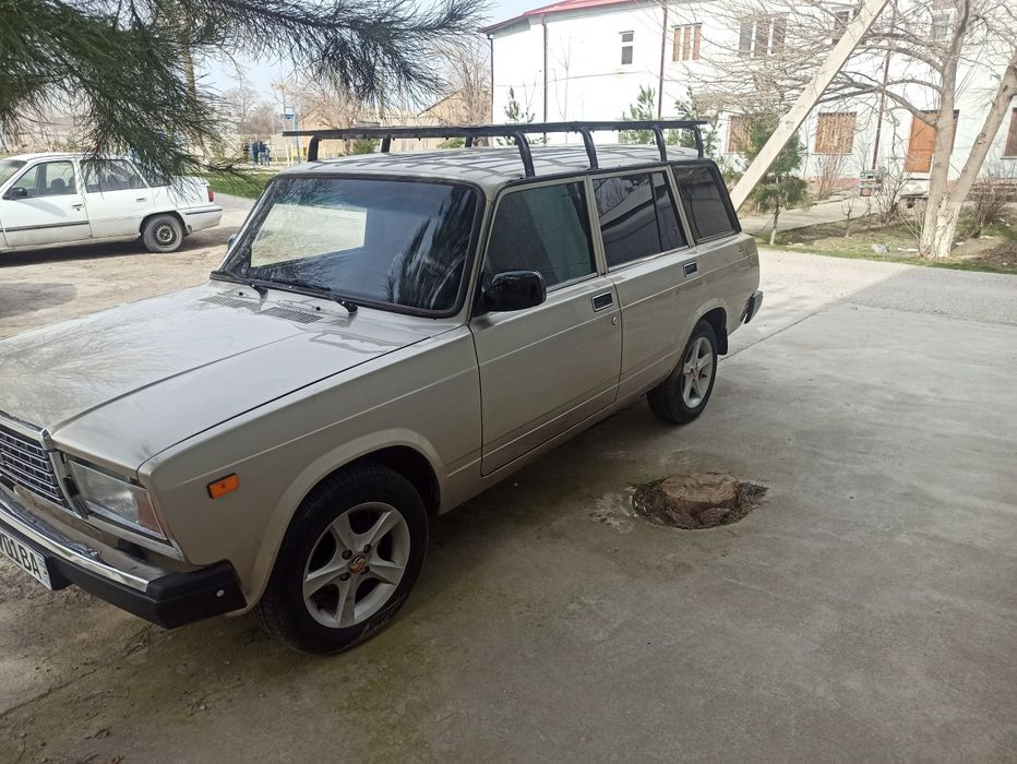 Jiguli 2104 sotiladi