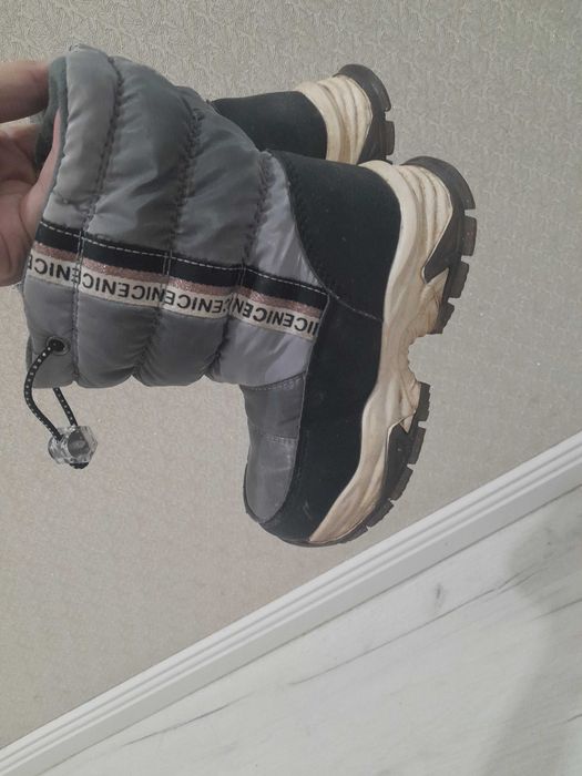 Продам зимние теплые сапожки