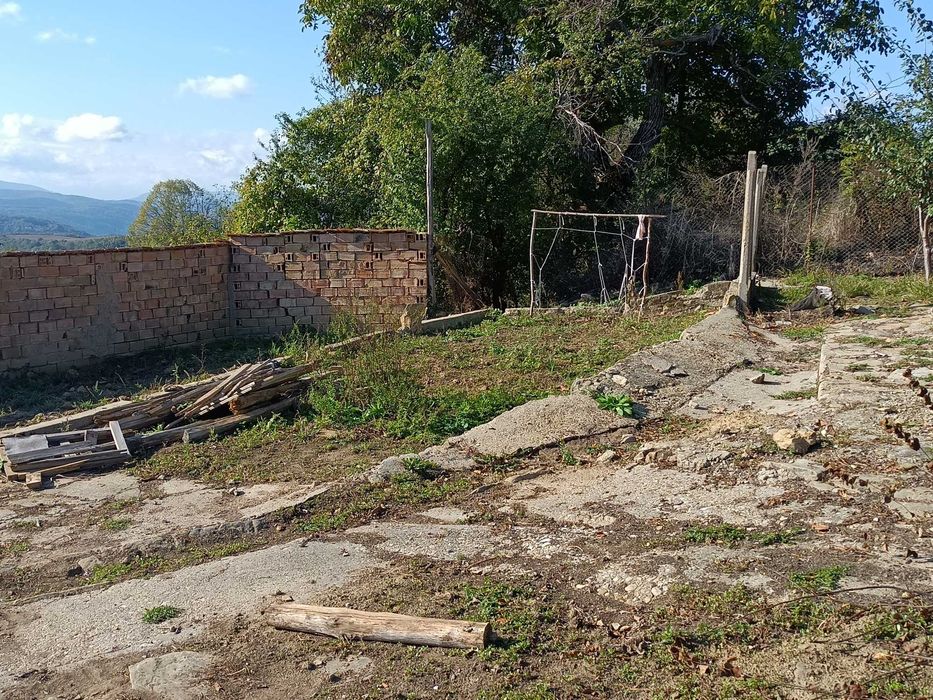 Продавам къща в село Черни Бряг, община Антоново, 64 кв.м с двор