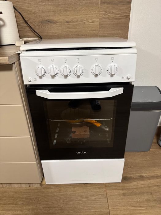 Vand aragaz,folosit de cateva ori,stare impecabila