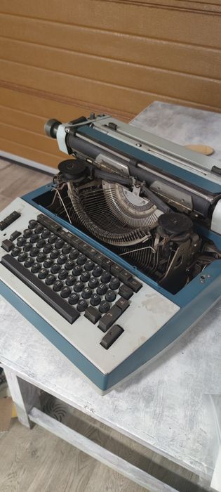 Пишеща машина Optima