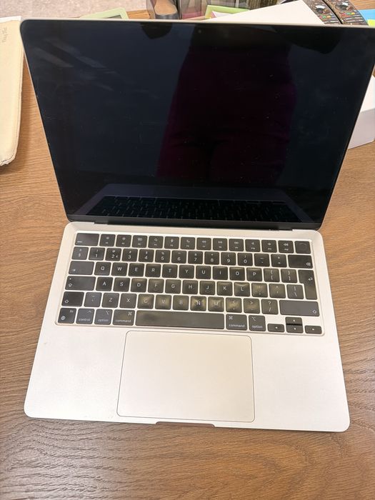 Macbook Air M2 13 inch
